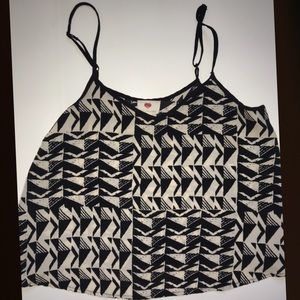 Triangle patterned tank top